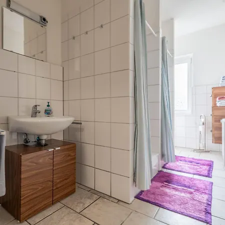 Baerbel Neelen דירה *