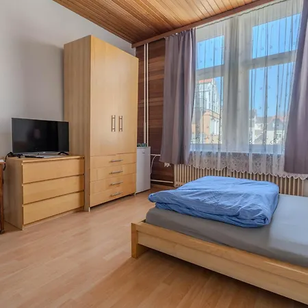 Baerbel Neelen * האמלן